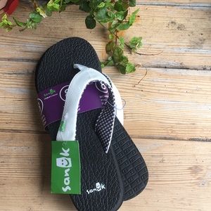 Sanuk Women’s White Flip Flop